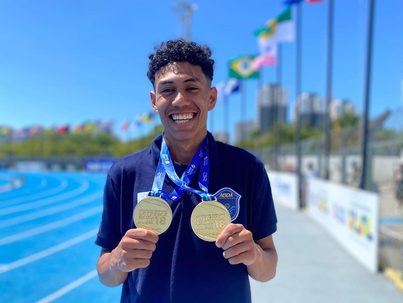 Vinícius Costa conquista duplo ouro no Campeonato